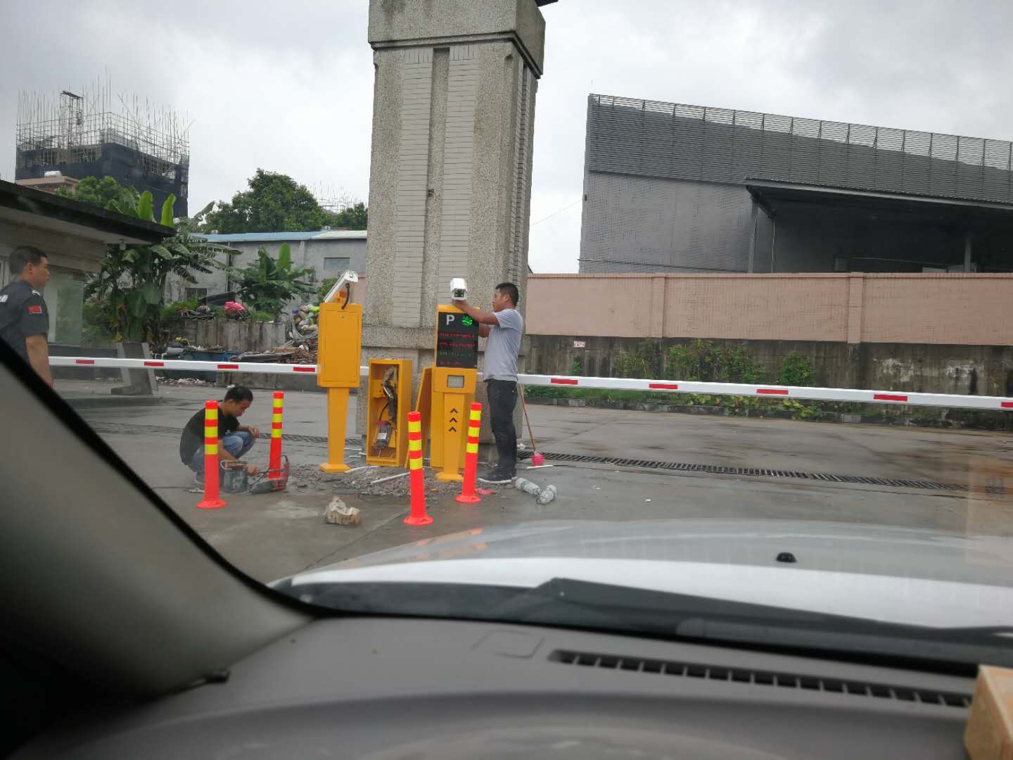 東莞盛輝物流識別道閘工程案例 